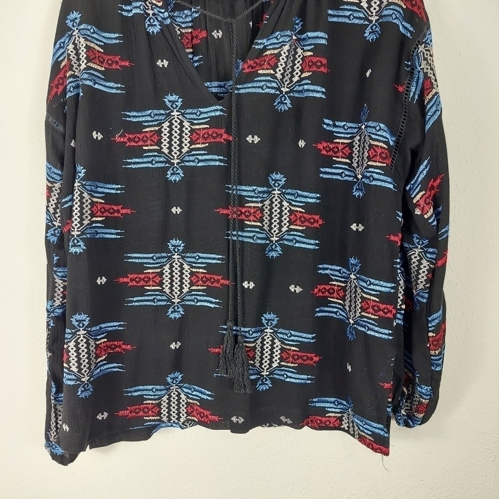 LIV Los Angeles Women's Black Aztec Tribal Long Sleeve V Neck Tunic Top Size S - Picture 5 of 9